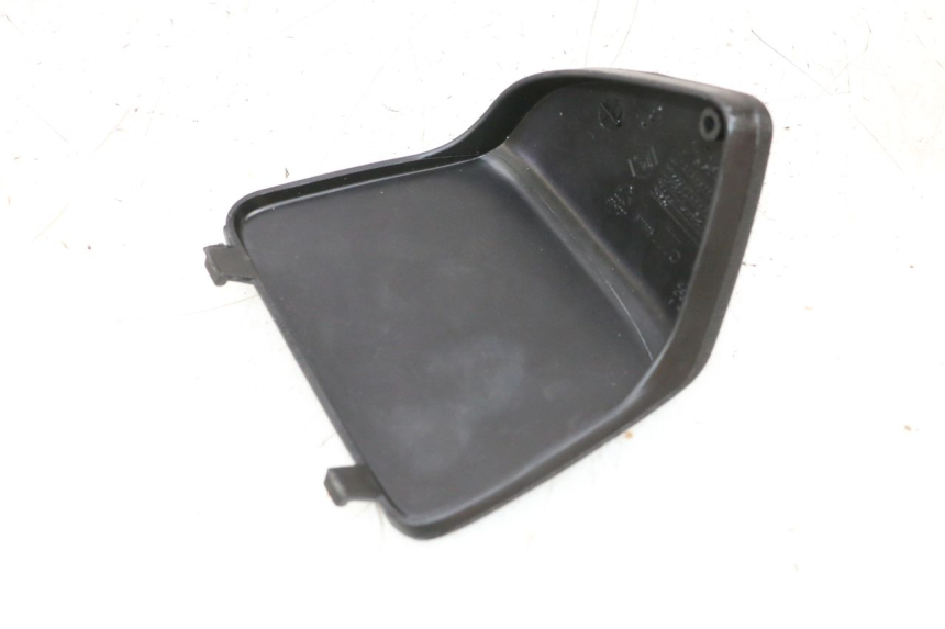 photo de TAPA DERECHA PIAGGIO VESPA GTS SUPER IE 125 (2009 - 2016) - Detalle de la pieza