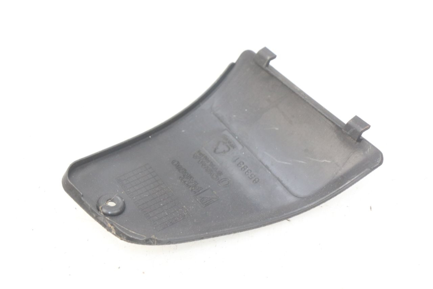 photo de TAPA DE INSPECCIÓN DERECHA PIAGGIO X7 125 (2007 - 2013) - Detalle de la pieza