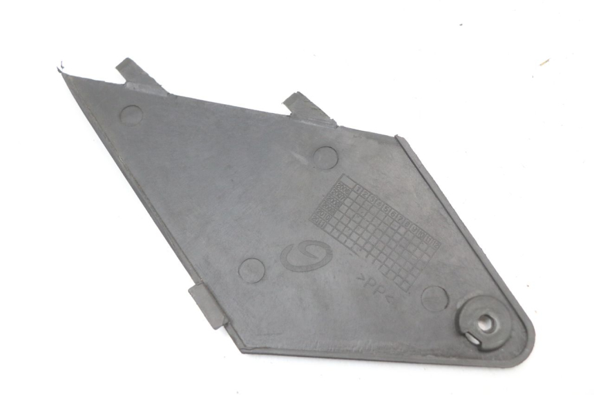 photo de TAPA DE INSPECCIÓN IZQUIERDA JONWAY AZTRAL 125 (2008 - 2017) - Detalle de la pieza
