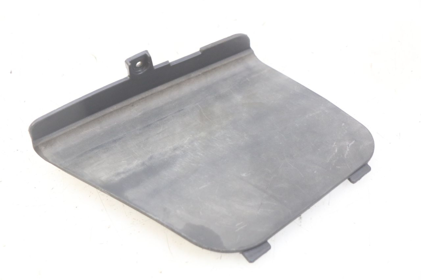 photo de TAPA DE INSPECCIÓN IZQUIERDA HONDA FES PANTHEON 125 (2003 - 2007) - Detalle de la pieza