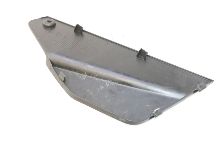 photo de TAPA IZQUIERDA PIAGGIO MP3 HPE 530 (2022 - 2026) - Detalle de la pieza