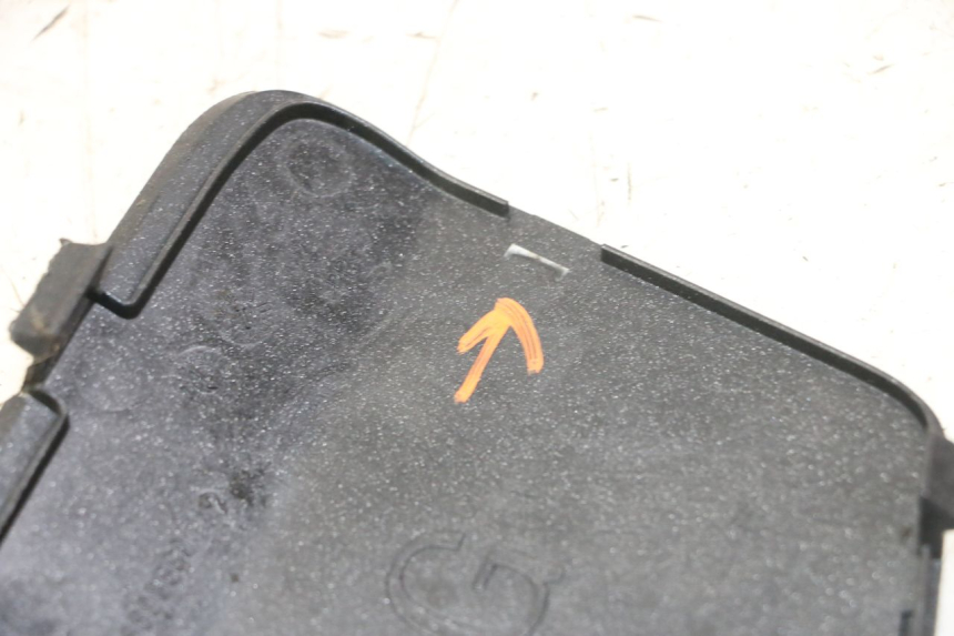 photo de TAPA IZQUIERDA PEUGEOT SATELIS COMPRESSOR K15 125 (2006 - 2009) - Zoom estado de uso