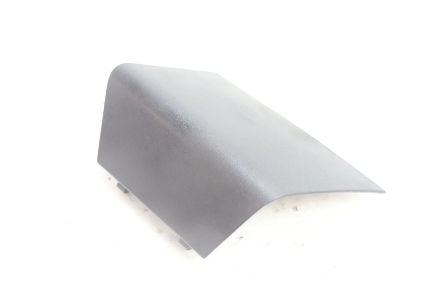 photo de TAPA IZQUIERDA PEUGEOT SATELIS 125 (2006 - 2009) - Detalle de la pieza