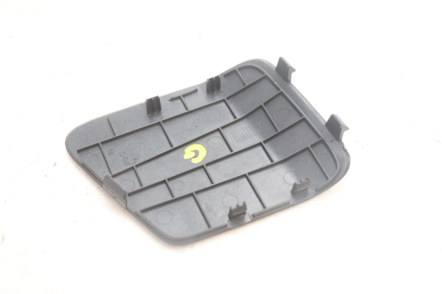 photo de TAPA DE ACCESO IZQUIERDA PEUGEOT SATELIS 125 (2013 - 2018) - Otra perspectiva
