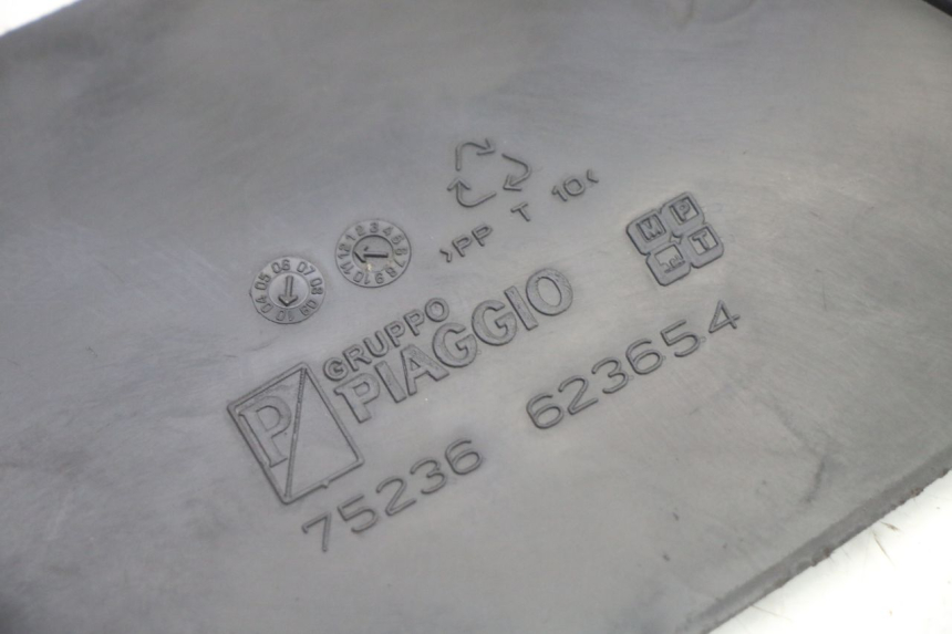 photo de TAPA DE INSPECCIÓN IZQUIERDA PIAGGIO XEVO - X EVO 125 (2007 - 2017) - Primer plano técnico