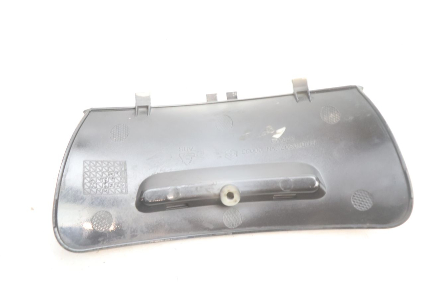 photo de TAPA DE INSPECCIÓN PIAGGIO VESPA PRIMAVERA 2T 50 (2013 - 2018) - Detalles de los puntos de fijación