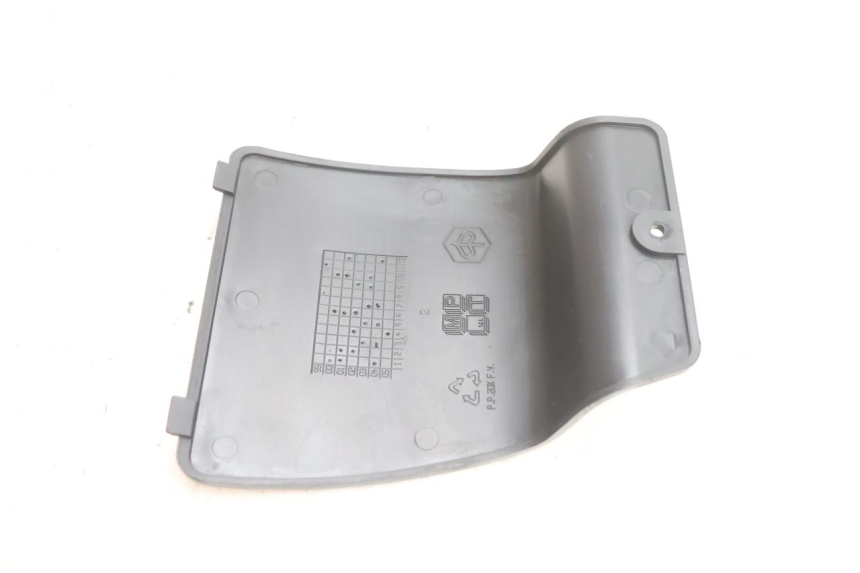photo de TAPA DE INSPECCIÓN PIAGGIO X9 EVOLUTION 125 (2003 - 2007) - Primer plano técnico