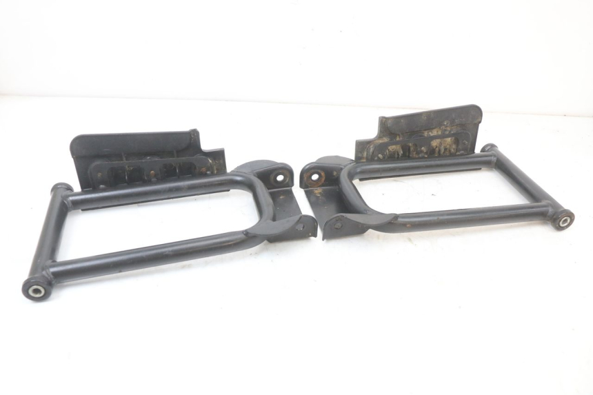 photo de BRAZO DE CONTROL TRASERO HYTRACK HY S 4X4 410 (2013 - 2016) - Enfoque en la estructura