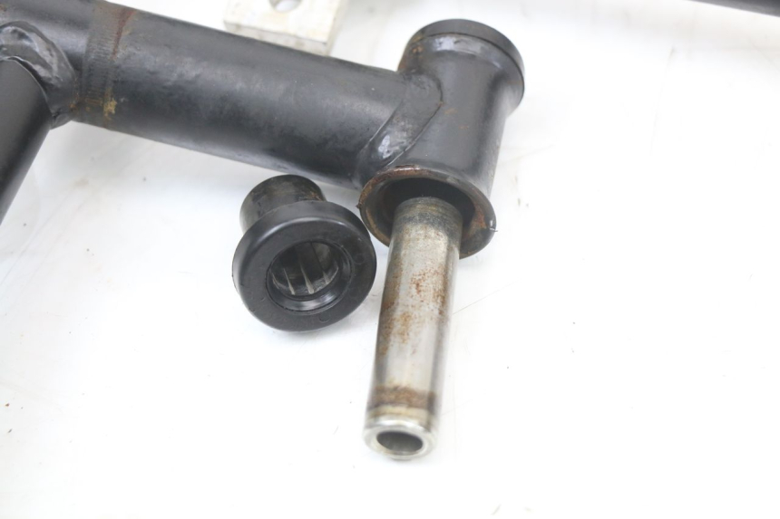 photo de BRAZO DE CONTROL TRASERO HYTRACK HY S 4X4 410 (2013 - 2016) - Primer plano técnico