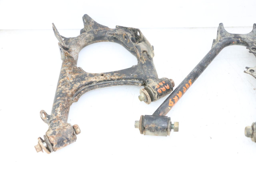 photo de BRAZO DE CONTROL TRASERO YAMAHA YFM GRIZZLY 550 (2008 - 2015) - Otra perspectiva