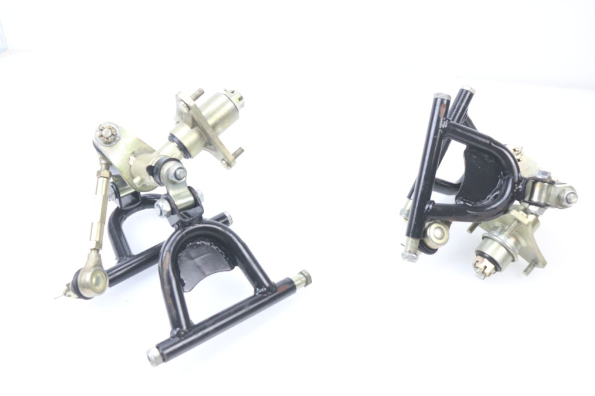 photo de BRAZO OSCILANTE DELANTERO CHINESE QUAD ENFANT ATV PUMA 50 - Detalles de los puntos de fijación