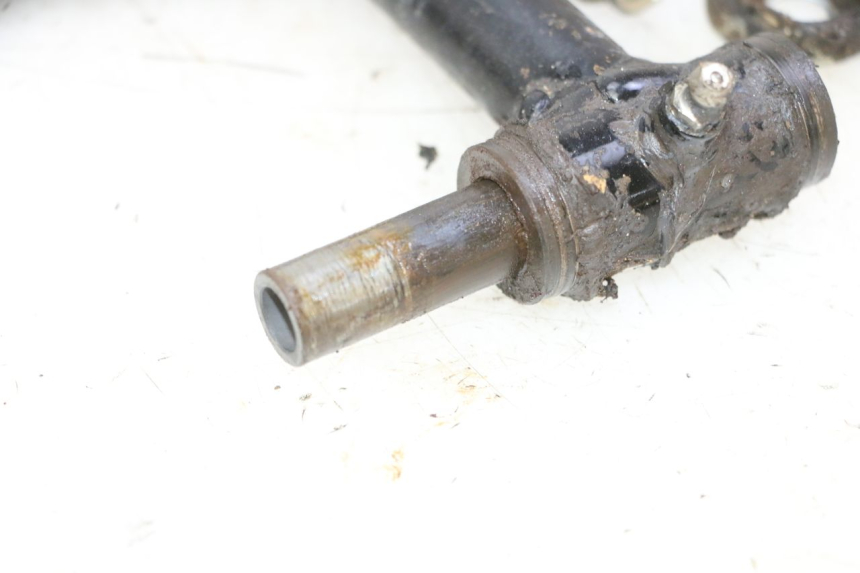 photo de BRAZO OSCILANTE DELANTERO YAMAHA YFM R RAPTOR 250 (2008 - 2014) - Enfoque en la estructura