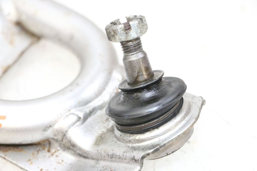 photo de BRAZO OSCILANTE DELANTERO YAMAHA YFM R RAPTOR 250 (2008 - 2014) - Enfoque en la estructura