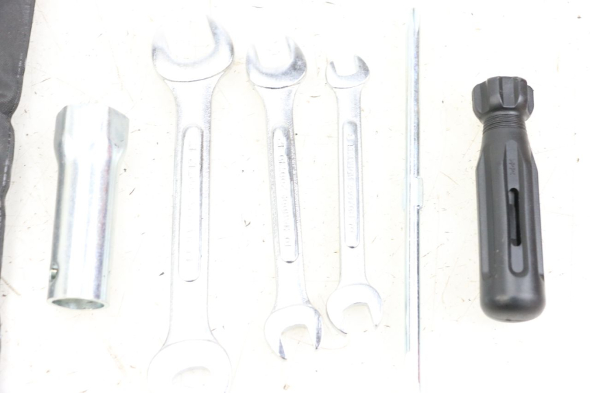 photo de JUEGO HERRAMIENTAS DAELIM A-FOUR 2T 50 (2005 - 2012) - Detalle de la pieza