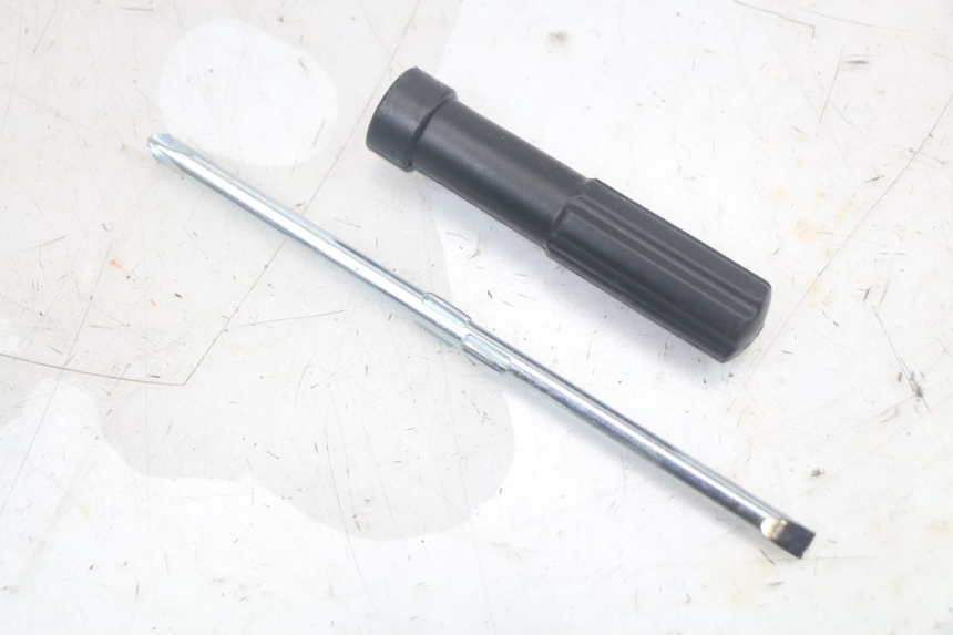 photo de KIT DE HERRAMIENTAS KYMCO AGILITY 4T 50 (2018 - 2022) - Otra perspectiva