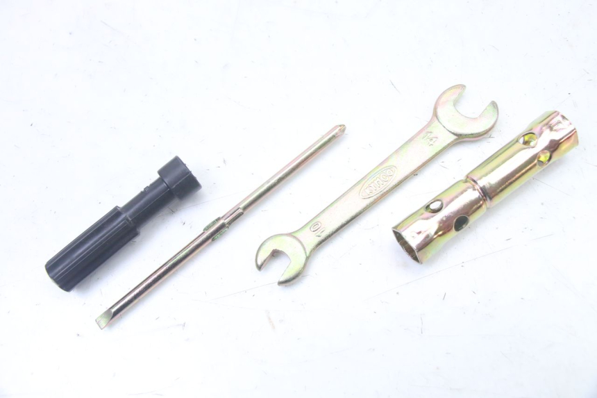 photo de JUEGO HERRAMIENTAS KYMCO AGILITY 4T 50 (2005 - 2018) - Detalle de la pieza