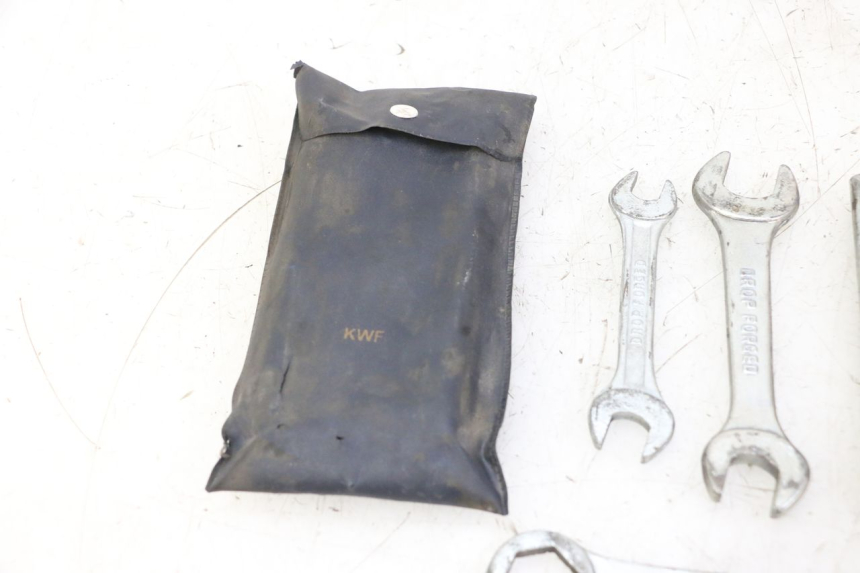 photo de JUEGO HERRAMIENTAS HONDA CBF 125 (2009 - 2015) - Otra vista del artículo