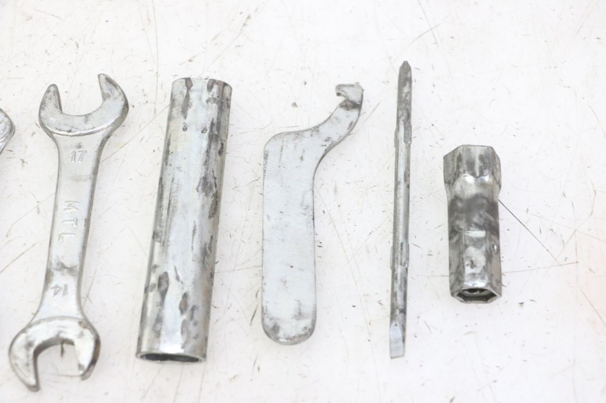 photo de JUEGO HERRAMIENTAS HONDA CBF 125 (2009 - 2015) - Otra perspectiva