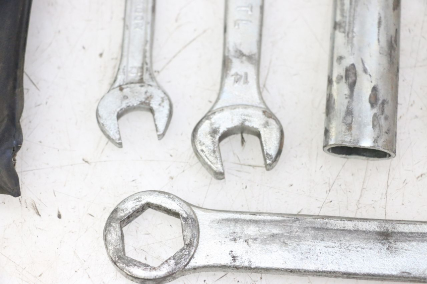 photo de JUEGO HERRAMIENTAS HONDA CBF 125 (2009 - 2015) - Vista general del producto