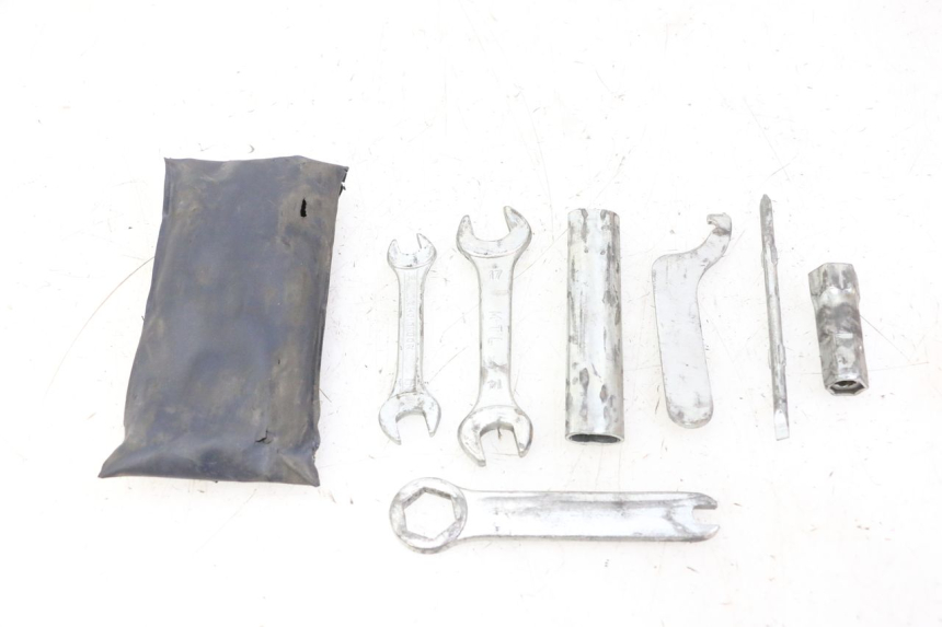 photo de JUEGO HERRAMIENTAS HONDA CBF 125 (2009 - 2015) - Recambio usado revisado