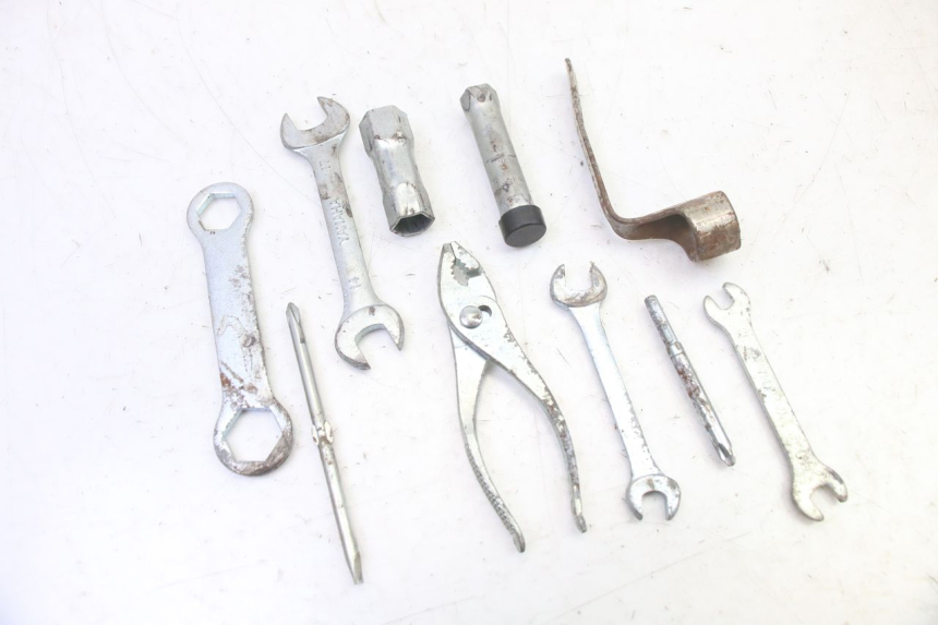 photo de JUEGO HERRAMIENTAS APRILIA CLASSIC 125 (1995 - 2001) - Detalle de la pieza