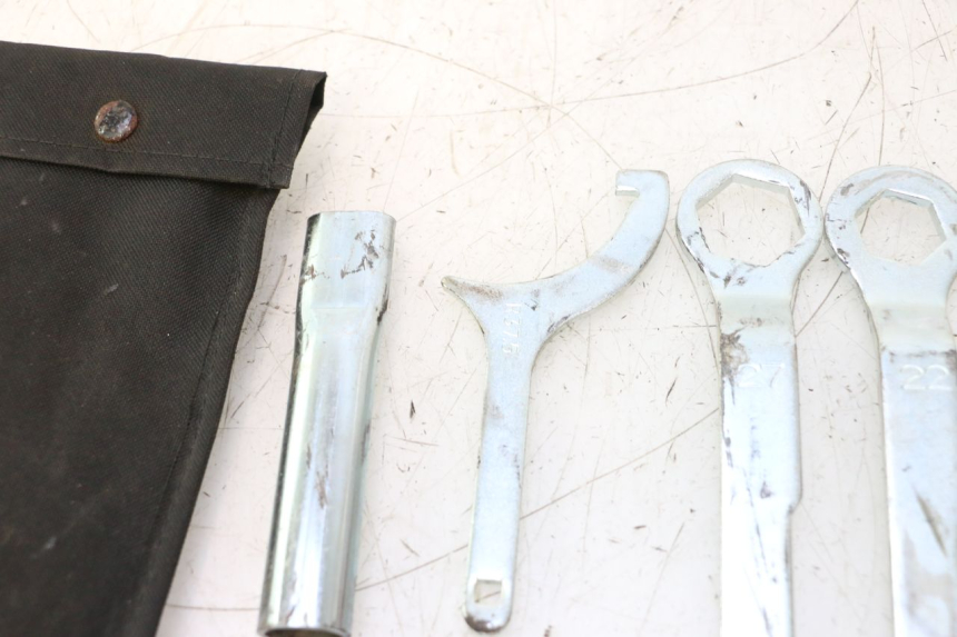 photo de JUEGO HERRAMIENTAS KAWASAKI ER-6 ER6 F ABS 650 (2012 - 2016) - Estado de la superficie y material