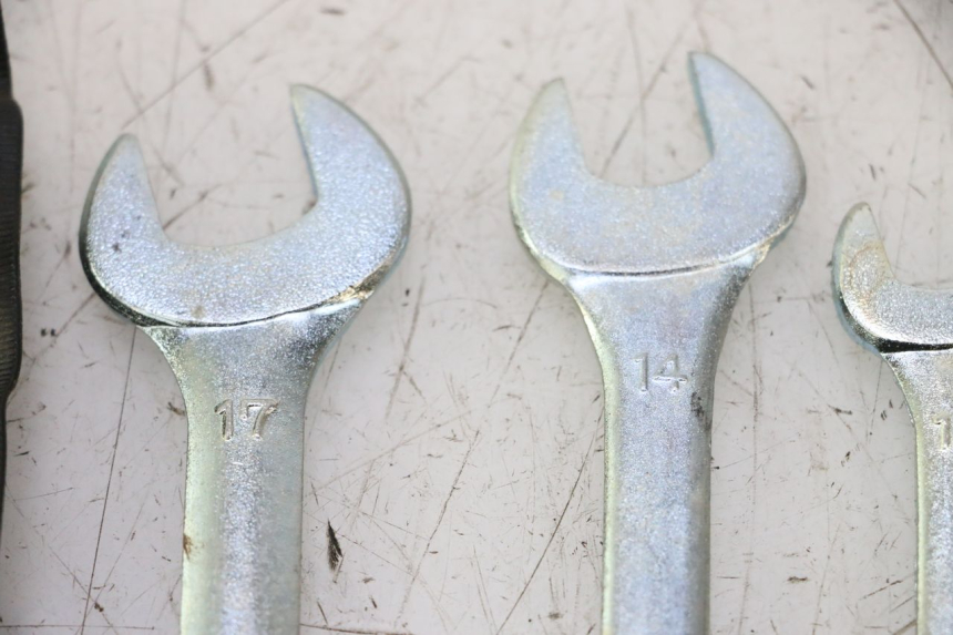 photo de JUEGO HERRAMIENTAS YAMAHA FJR 1300 (2001 - 2005) - Recambio usado revisado