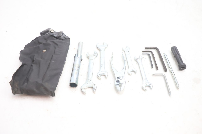 photo de JUEGO HERRAMIENTAS YAMAHA FJR 1300 (2001 - 2005) - Detalle de la pieza