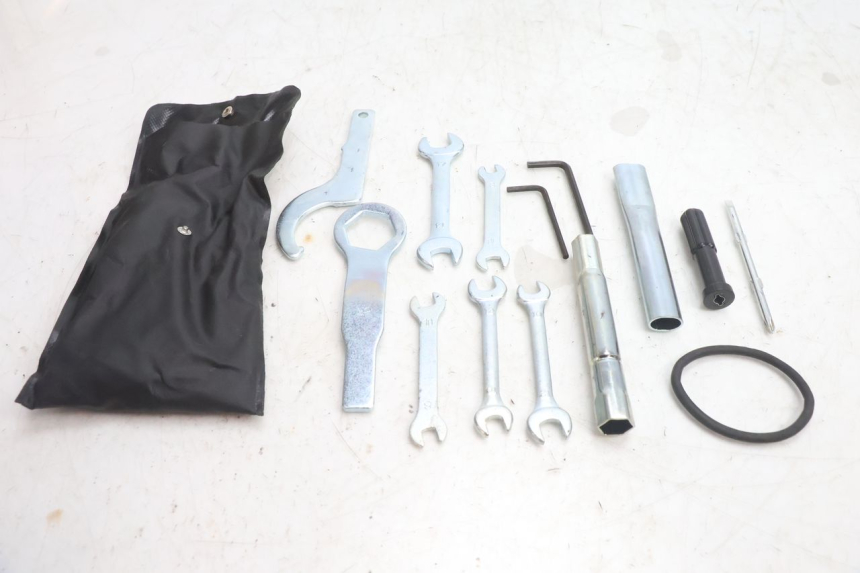 photo de JUEGO HERRAMIENTAS YAMAHA FZ8 800 (2010 - 2016) - Vista principal
