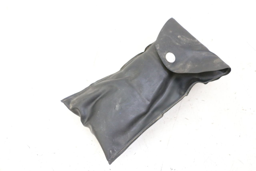 photo de JUEGO HERRAMIENTAS SUZUKI GSR 750 (2011 - 2017) - Otra perspectiva