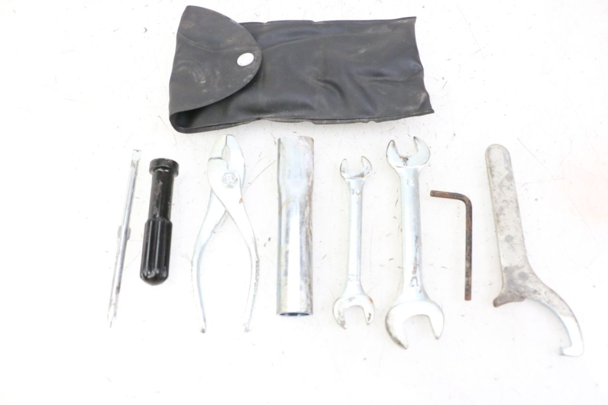 photo de JUEGO HERRAMIENTAS SUZUKI GSR 750 (2011 - 2017) - Recambio usado revisado