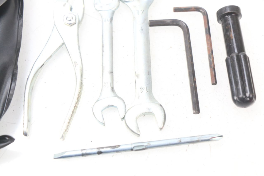 photo de JUEGO HERRAMIENTAS SUZUKI GSX-R GSXR K16 1000 (2012 - 2016) - Detalle de la pieza