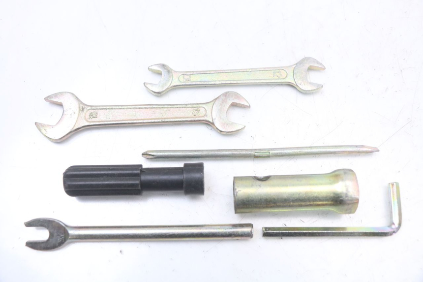 photo de JUEGO HERRAMIENTAS KEEWAY HURRICANE 50 (2006 - 2019) - Primer plano técnico