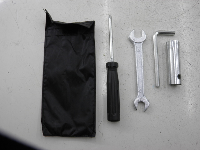 photo de JUEGO HERRAMIENTAS JM MOTOR S-MAX 125 (2010 - 2014) - Zoom estado de uso