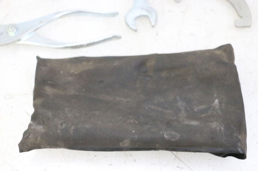 photo de KIT DE HERRAMIENTAS KAWASAKI ZR7 ZR-7 S 750 (1999 - 2004) - Primer plano técnico