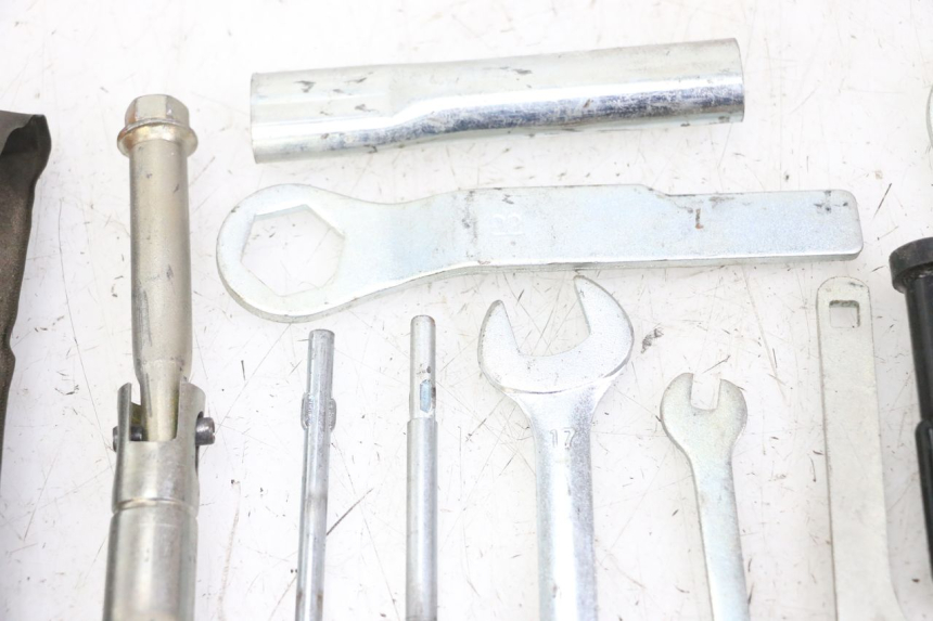 photo de KIT DE HERRAMIENTAS KAWASAKI ZR7 ZR-7 S 750 (1999 - 2004) - Estado de la superficie y material