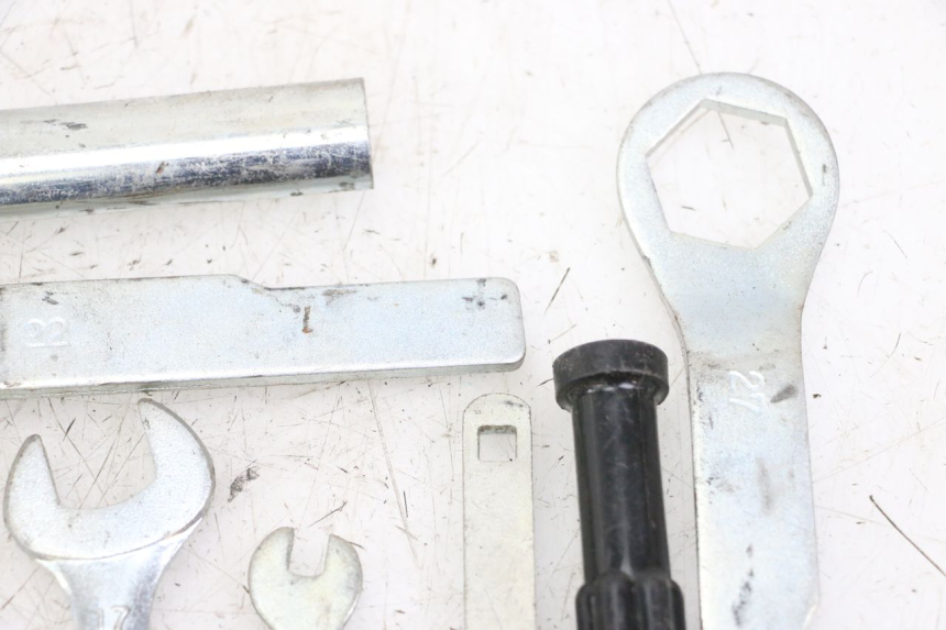 photo de KIT DE HERRAMIENTAS KAWASAKI ZR7 ZR-7 S 750 (1999 - 2004) - Recambio usado revisado