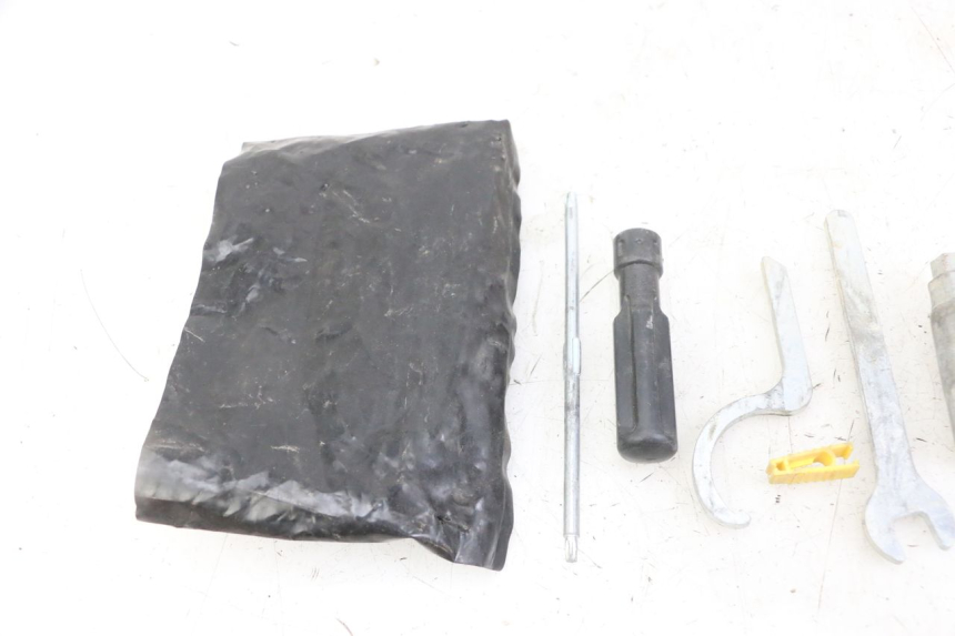 photo de KIT DE HERRAMIENTAS PIAGGIO MP3 LT 300 (2010 - 2016) - Detalle de la pieza