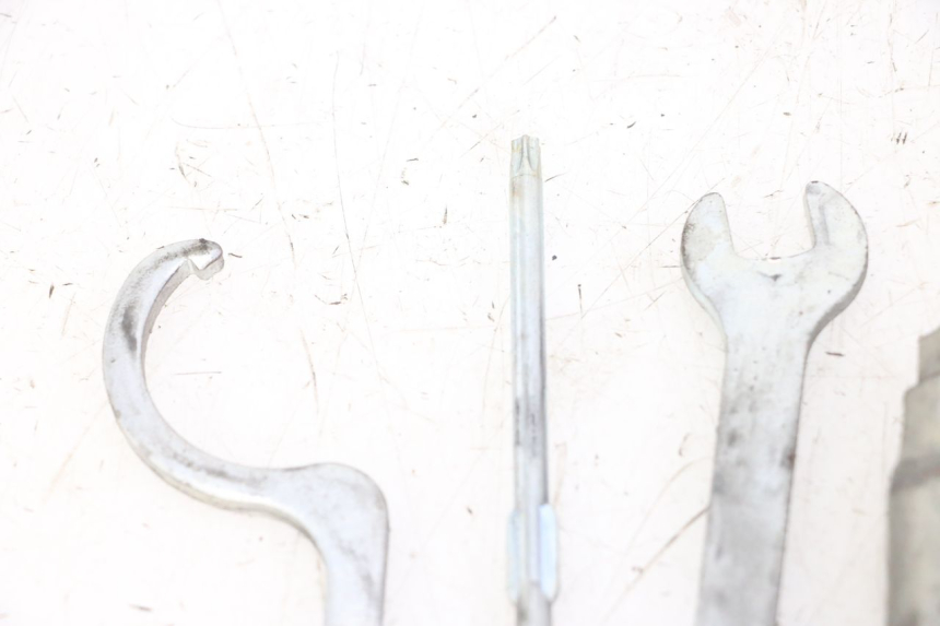 photo de JUEGO HERRAMIENTAS PIAGGIO MP3 LT 300 (2010 - 2016) - Zoom estado de uso