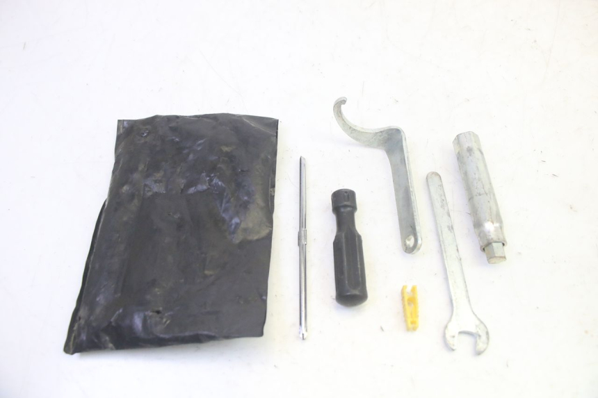 photo de KIT DE HERRAMIENTAS PIAGGIO MP3 LT 400 (2007 - 2012) - Vista principal