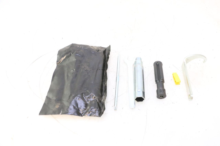 photo de KIT DE HERRAMIENTAS PIAGGIO MP3 LT 400 (2007 - 2012) - Vista principal