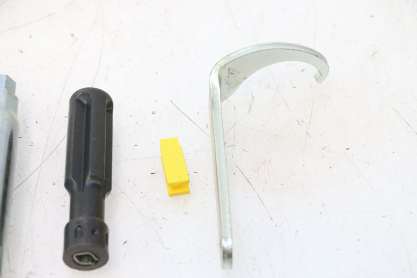 photo de KIT DE HERRAMIENTAS PIAGGIO MP3 LT 400 (2007 - 2012) - Estado de la superficie y material