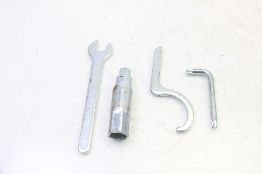 photo de JUEGO HERRAMIENTAS PIAGGIO MP3 RL 250 (2006 - 2010) - Detalle de la pieza