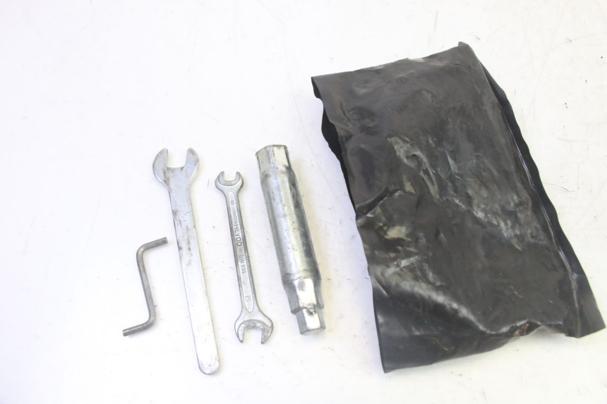 photo de JUEGO HERRAMIENTAS PIAGGIO MP3 500 (2011 - 2015) - Vista principal