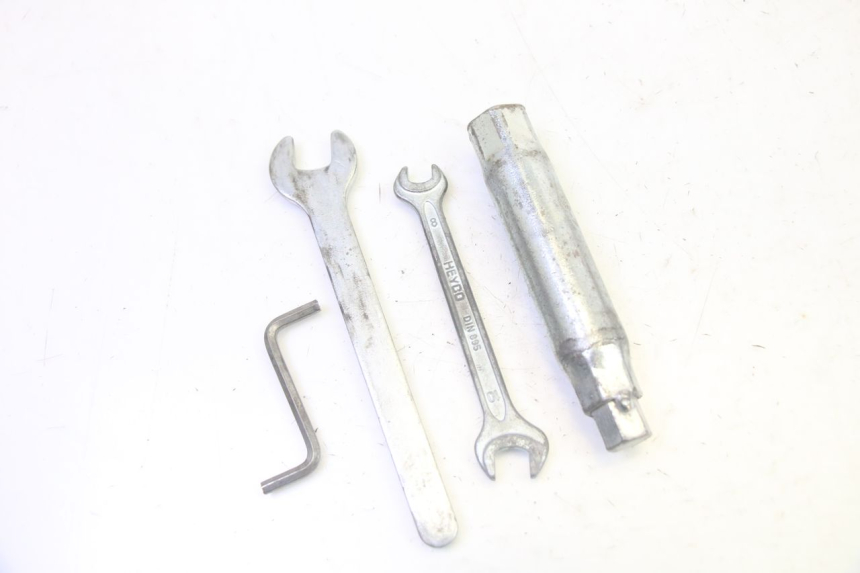 photo de JUEGO HERRAMIENTAS PIAGGIO MP3 500 (2011 - 2015) - Detalle de la pieza