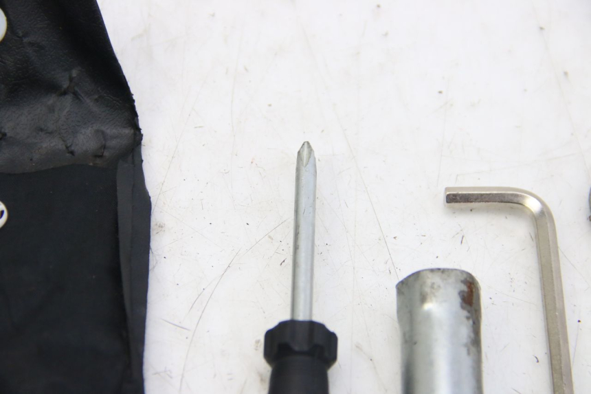 photo de KIT DE HERRAMIENTAS JM MOTORS OLDIES 4T 50 (2010 - 2020) - Otra perspectiva