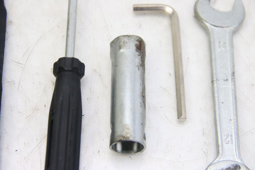 photo de KIT DE HERRAMIENTAS JM MOTORS OLDIES 4T 50 (2010 - 2020) - Primer plano técnico