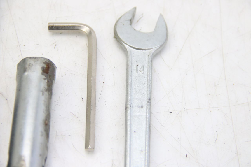 photo de KIT DE HERRAMIENTAS JM MOTORS OLDIES 4T 50 (2010 - 2020) - Detalles de los puntos de fijación