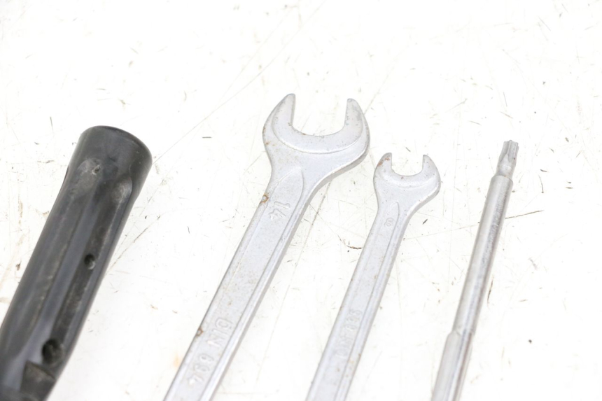 photo de JUEGO HERRAMIENTAS BMW R GS 1250 (2021 - 2024) - Zoom estado de uso