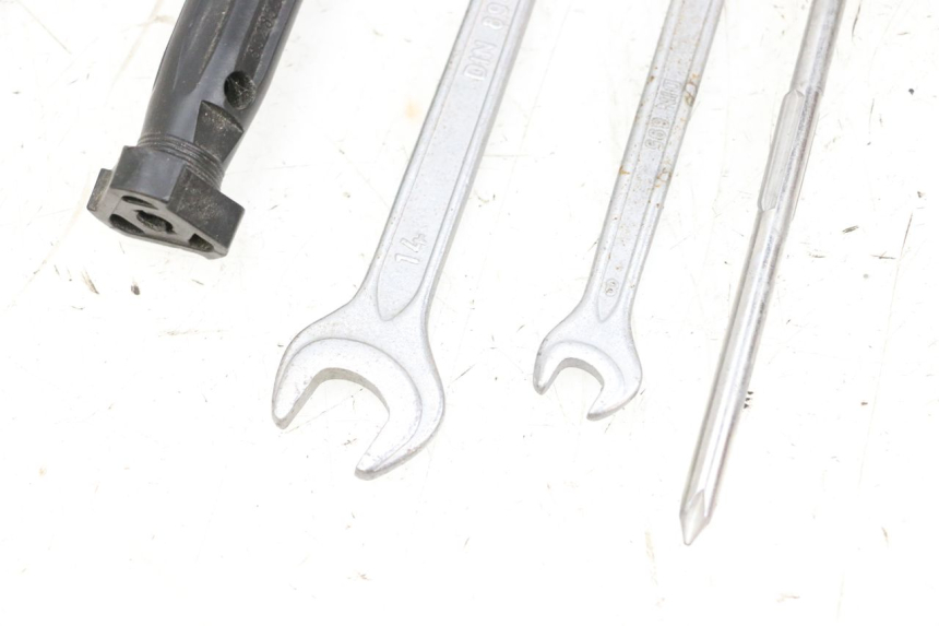 photo de JUEGO HERRAMIENTAS BMW R GS 1250 (2021 - 2024) - Primer plano técnico